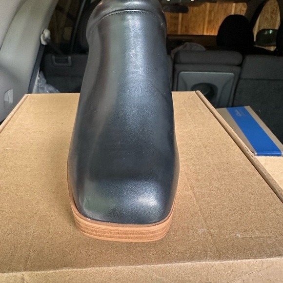 Elegant Black Women's Mules or Clogs - size 8 - NIB - Picture 2 of 4